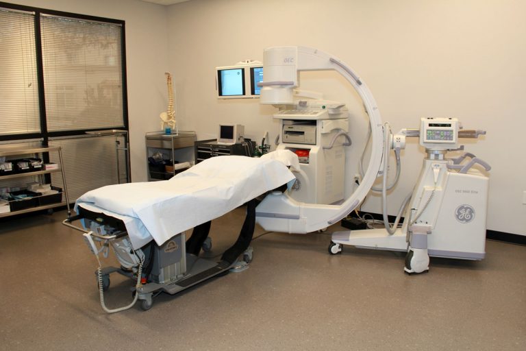 Herniated Disc Mesa & Phoenix - treatment room with clinical bed and equipment