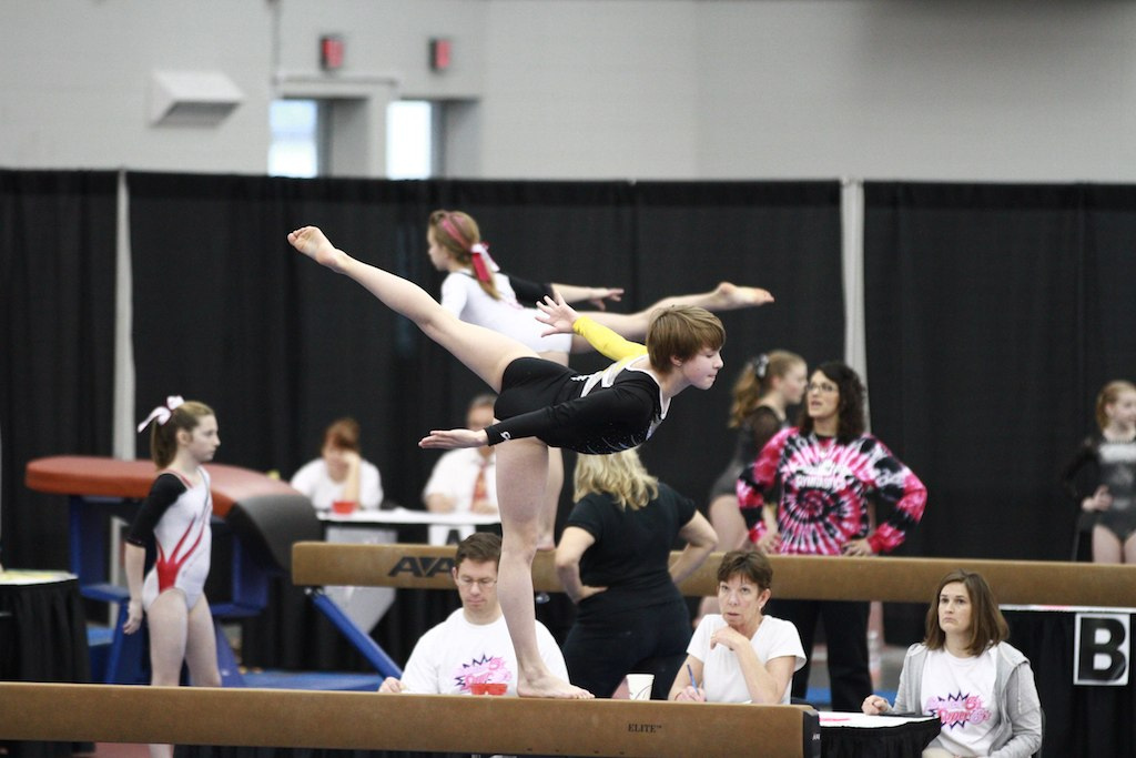Early Sports Specialization gymnastics phoenix - people performing gymnastics
